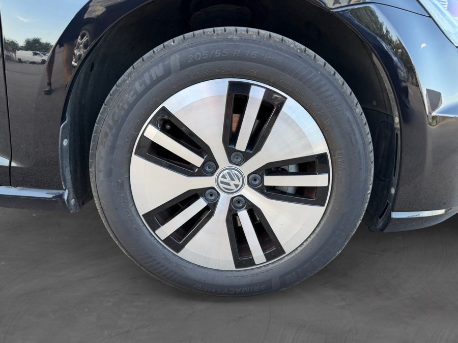 VOLKSWAGEN d'occasion GOLF VII E-GOLF ELECTRIQUE AUTO de 2019 Beaune
