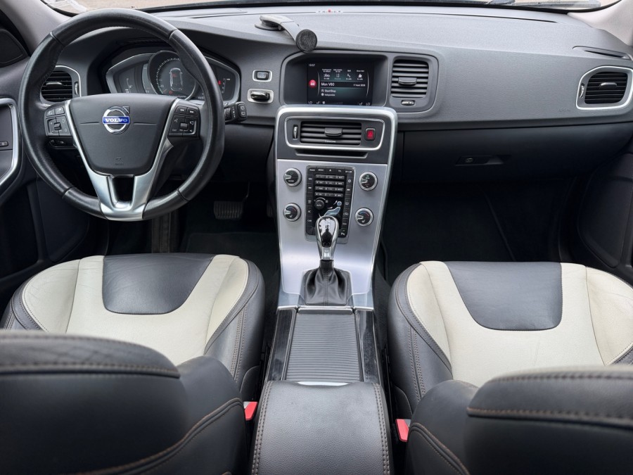 VOLVO d'occasion V60 D3 150ch Luxe Geartronic de 2018 Lyon St Priest