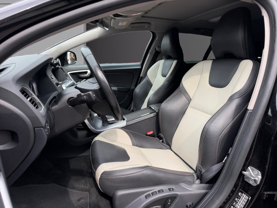 VOLVO d'occasion V60 D3 150ch Luxe Geartronic de 2018 Lyon St Priest