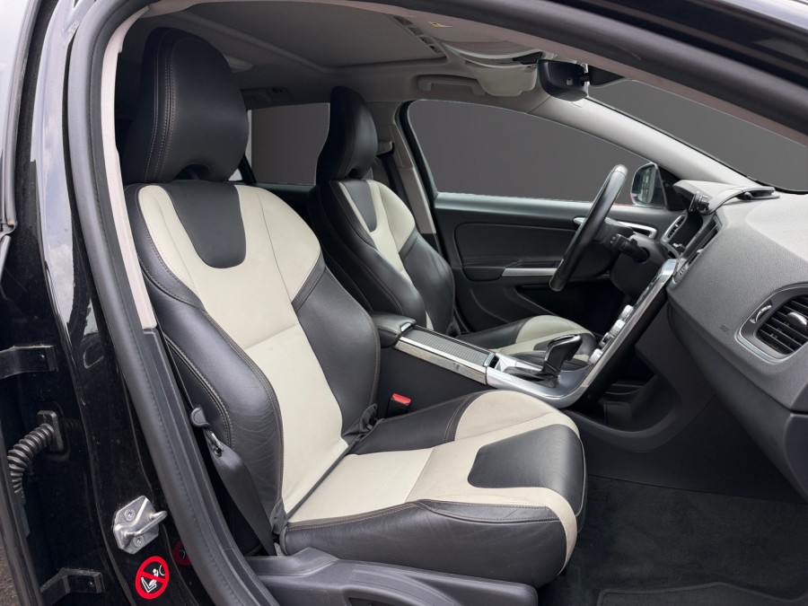 VOLVO d'occasion V60 D3 150ch Luxe Geartronic de 2018 Lyon St Priest