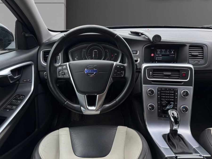 VOLVO d'occasion V60 D3 150ch Luxe Geartronic de 2018 Lyon St Priest