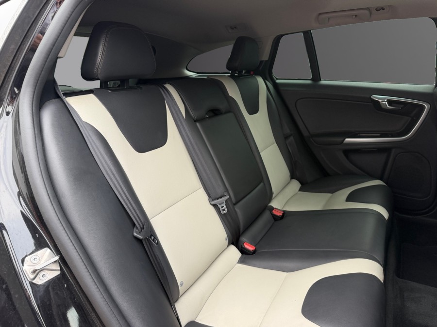 VOLVO d'occasion V60 D3 150ch Luxe Geartronic de 2018 Lyon St Priest