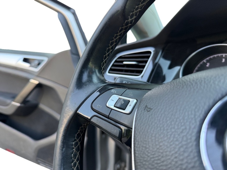 VOLKSWAGEN d'occasion GOLF VII 1.6 TDI 105 CUP de 2014 Salon de