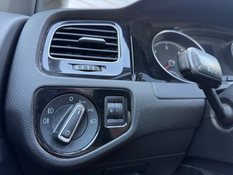 VOLKSWAGEN d'occasion GOLF VII 1.6 TDI 105 CUP de 2014 Salon de