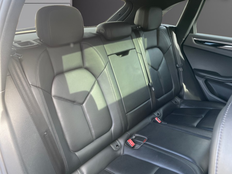 PORSCHE d'occasion MACAN 3.0 V6 258ch S Diesel PDK de 2018 Royan (17)﻿