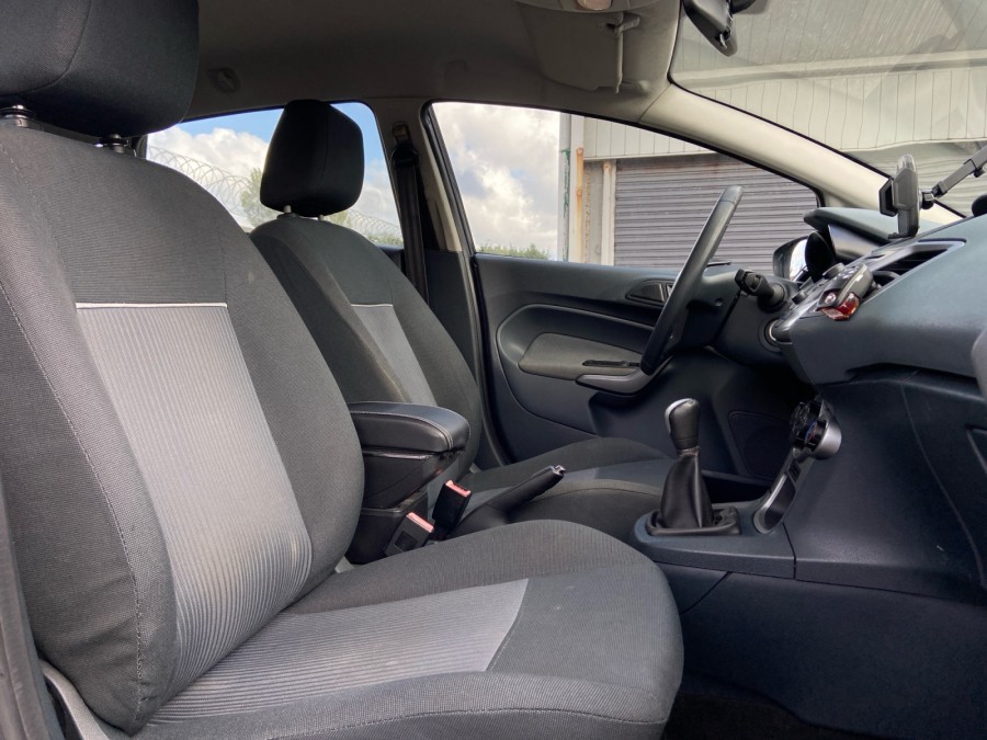 FORD d'occasion FIESTA 1.4 TDCi 70ch FAP TREND 5P de 2010 Brest (29)﻿