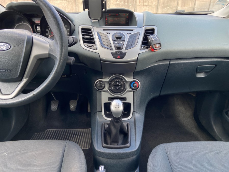 FORD d'occasion FIESTA 1.4 TDCi 70ch FAP TREND 5P de 2010 Brest (29)﻿
