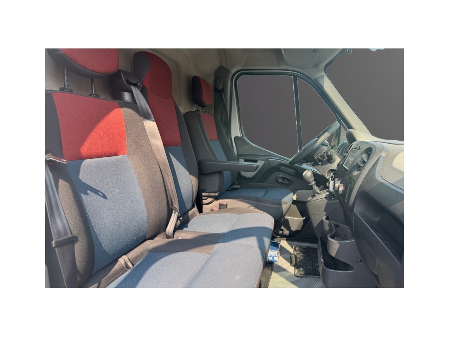 RENAULT d'occasion MASTER F3500 L2H2 2.3 dCi 135ch energy Confort de