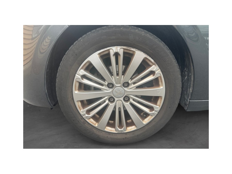 PEUGEOT d'occasion 208 1.6 BlueHDi 100ch Allure 5p de 2017 Compiègne