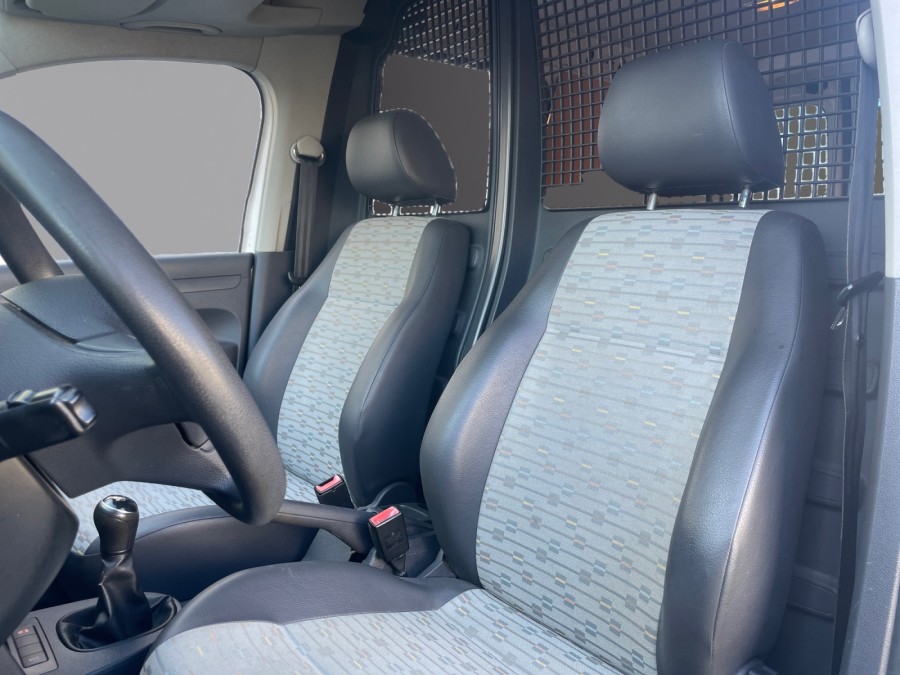 VOLKSWAGEN d'occasion CADDY 1.6 TDI 102 BUSINESS de 2013 Royan (17)﻿