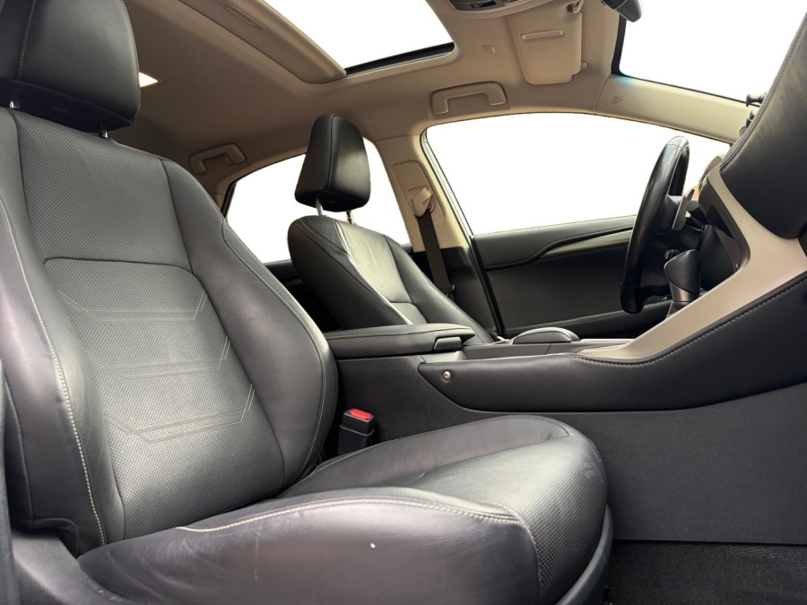 LEXUS d'occasion NX 300h 4WD Luxe Euro6d-T de 2019 Orgeval Verneuil