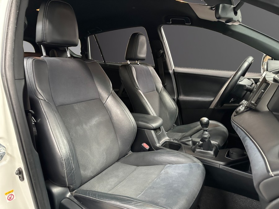 TOYOTA d'occasion RAV4 2 143 D4D 2WD DESIGN de 2016 Lorient (56)﻿