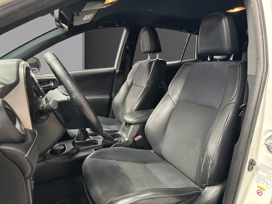 TOYOTA d'occasion RAV4 2 143 D4D 2WD DESIGN de 2016 Lorient (56)﻿