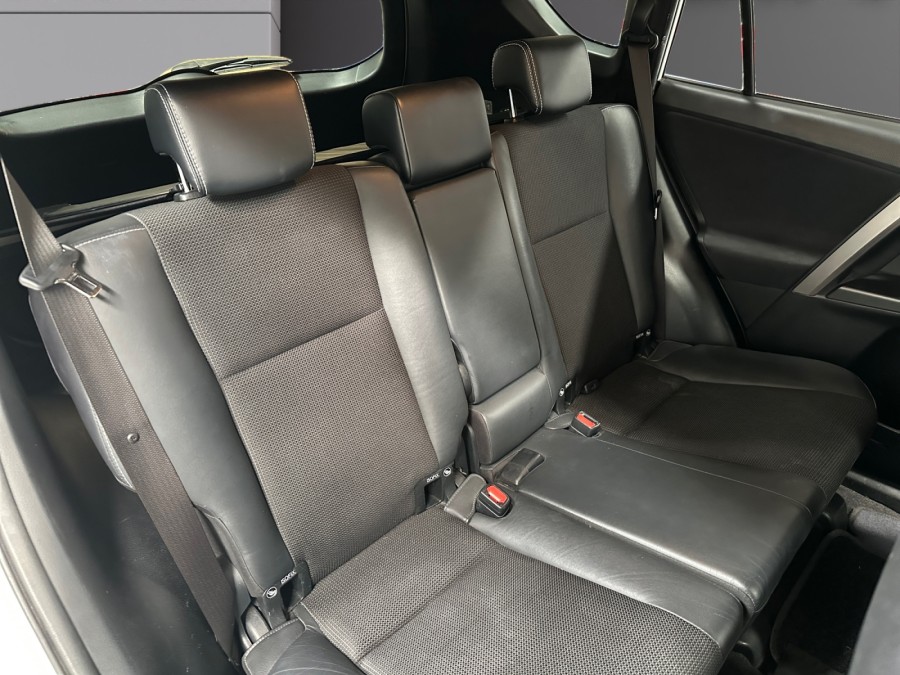 TOYOTA d'occasion RAV4 2 143 D4D 2WD DESIGN de 2016 Lorient (56)﻿