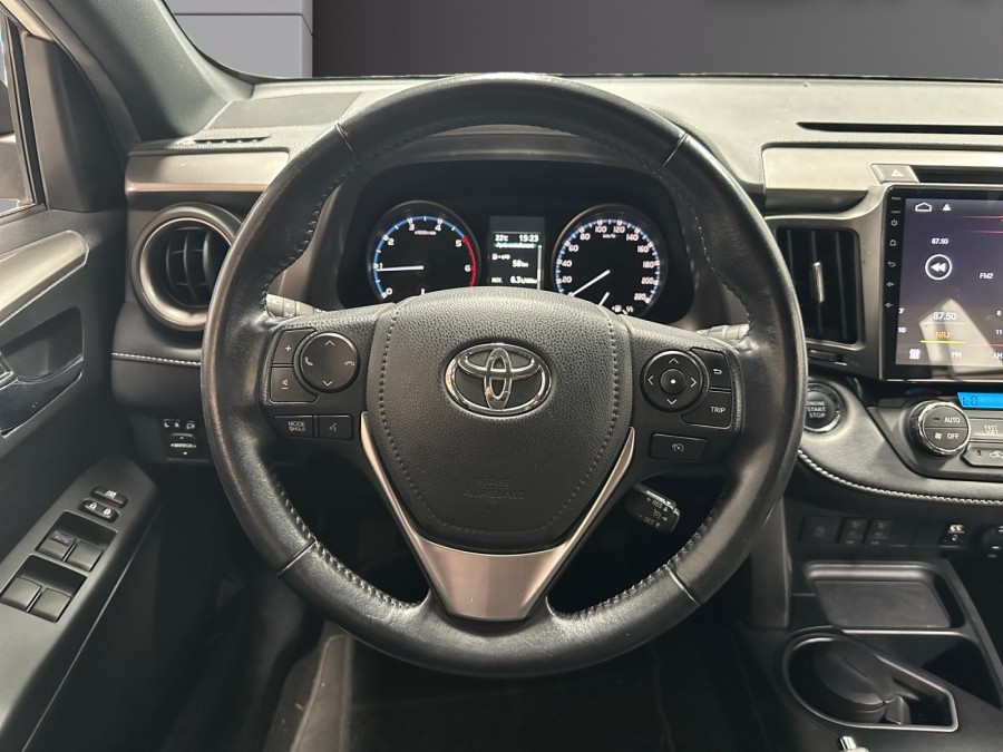 TOYOTA d'occasion RAV4 2 143 D4D 2WD DESIGN de 2016 Lorient (56)﻿