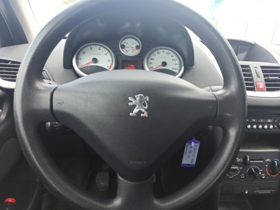 PEUGEOT d'occasion 207 1.4 VTI 95 STYLE de 2008 Brest (29)﻿