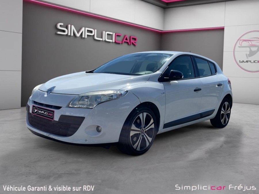 RENAULT d'occasion MEGANE III 1.5 DCI 110 FAP AUTHENTIQUE de 2011