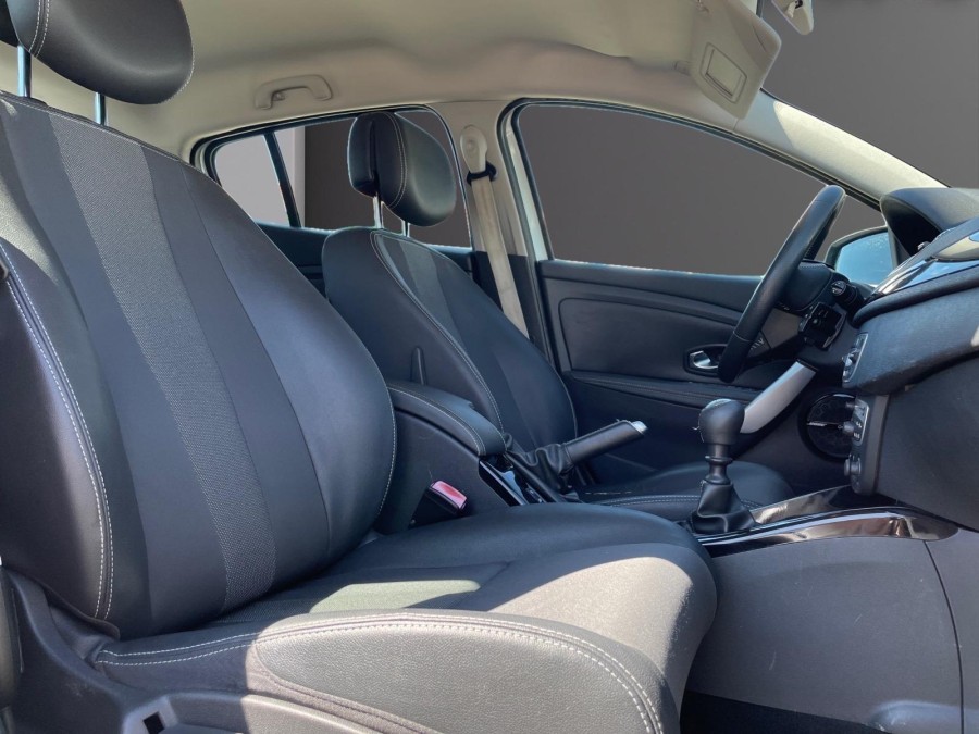 RENAULT d'occasion MEGANE III 1.5 DCI 110 FAP AUTHENTIQUE de 2011