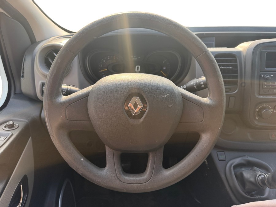 RENAULT d'occasion TRAFIC L2H1 1200 1.6 dCi 90ch Confort de 2015 Méry