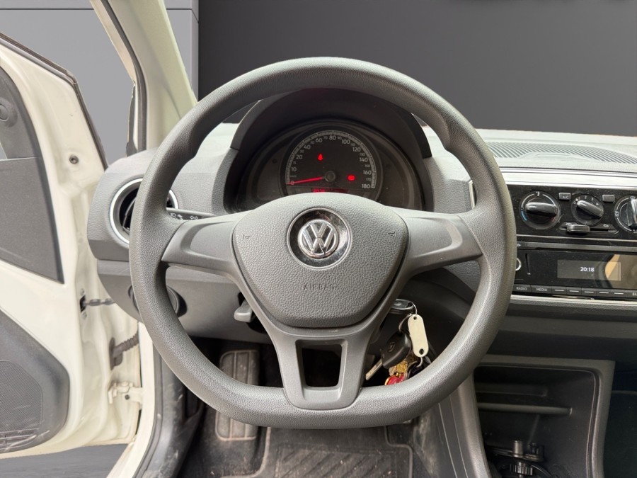 VOLKSWAGEN d'occasion UP volkswagen up de 2017 Cannes (06)﻿