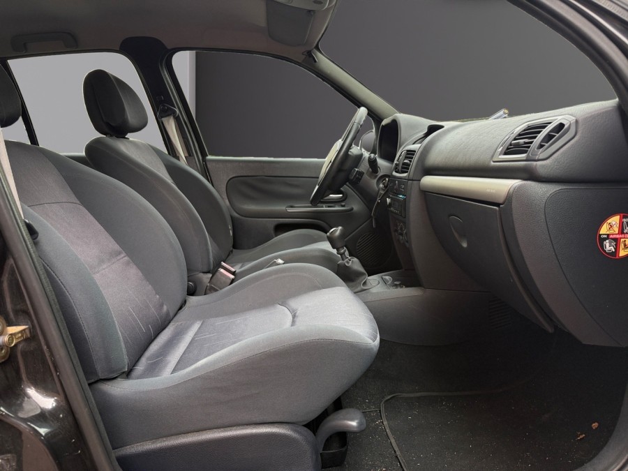 RENAULT d'occasion CLIO 1.4 16v 98ch Confort Pack Clim Dynamique 5p