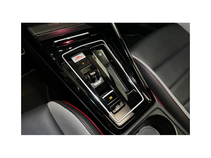 VOLKSWAGEN d'occasion GOLF 2.0 TSI 265 GTI DSG de 2024 Aix Les Bains