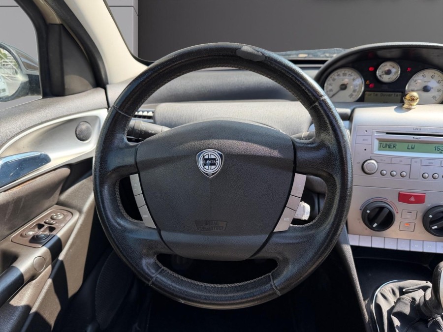 LANCIA d'occasion YPSILON 1.4 8V PLATINO de 2007 Nice (06)﻿
