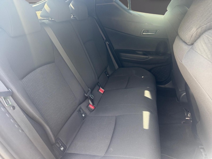 TOYOTA d'occasion CHR 1.8 HYBRIDE 122H GRAPHIC de 2019 Nord Isère