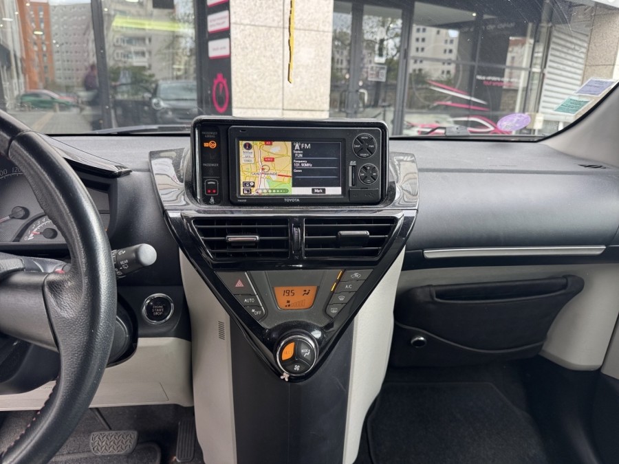 TOYOTA d'occasion IQ 1.3 100 VVTI MULTIDRIVE AUTO de 2014 Montreuil
