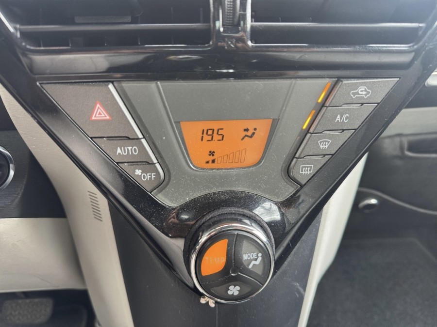 TOYOTA d'occasion IQ 1.3 100 VVTI MULTIDRIVE AUTO de 2014 Montreuil