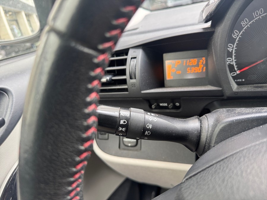 TOYOTA d'occasion IQ 1.3 100 VVTI MULTIDRIVE AUTO de 2014 Montreuil