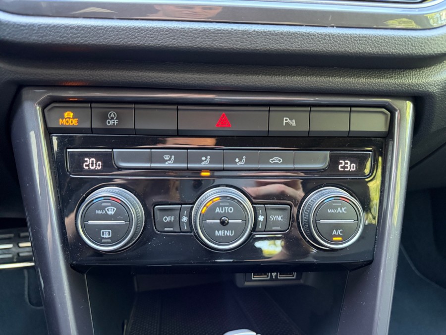 VOLKSWAGEN d'occasion T-ROC 2 TDI 150 IQ DRIVE DSG AUTO de 2019 Nîmes