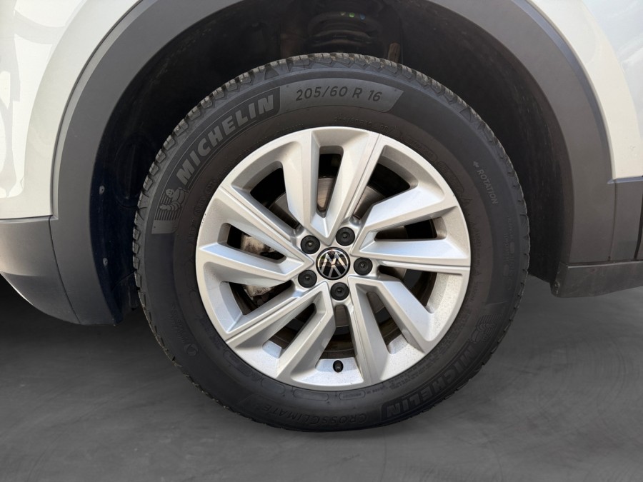 VOLKSWAGEN d'occasion T-CROSS 1.0 TSI 110 LIFE PLUS DSG de 2022 Lyon