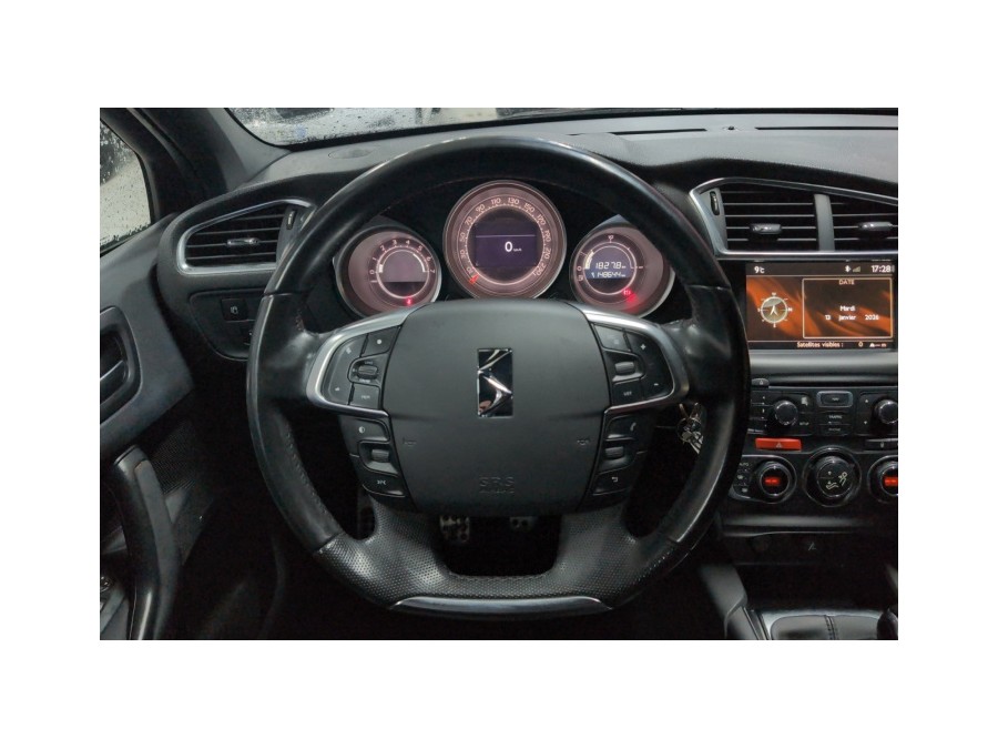 DS d'occasion DS4 1.6 E-HDI 115 WIFI ON BOARD de 2013 Brest (29)﻿