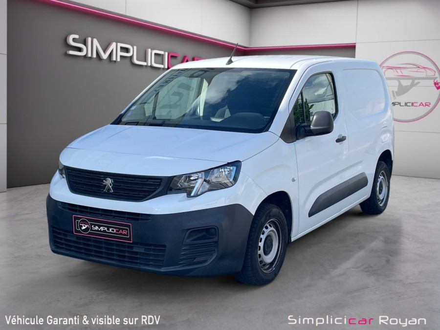 PEUGEOT d'occasion PARTNER Standard 650kg 110ch S&S Pro de 2020 Royan