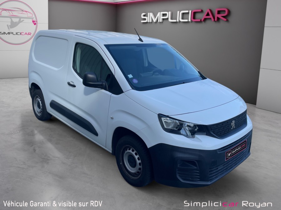 PEUGEOT d'occasion PARTNER Standard 650kg 110ch S&S Pro de 2020 Royan