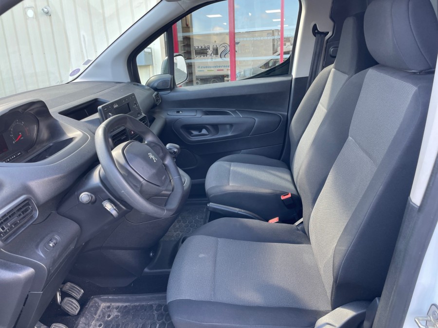 PEUGEOT d'occasion PARTNER Standard 650kg 110ch S&S Pro de 2020 Royan