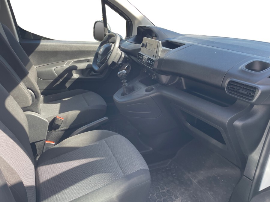PEUGEOT d'occasion PARTNER Standard 650kg 110ch S&S Pro de 2020 Royan