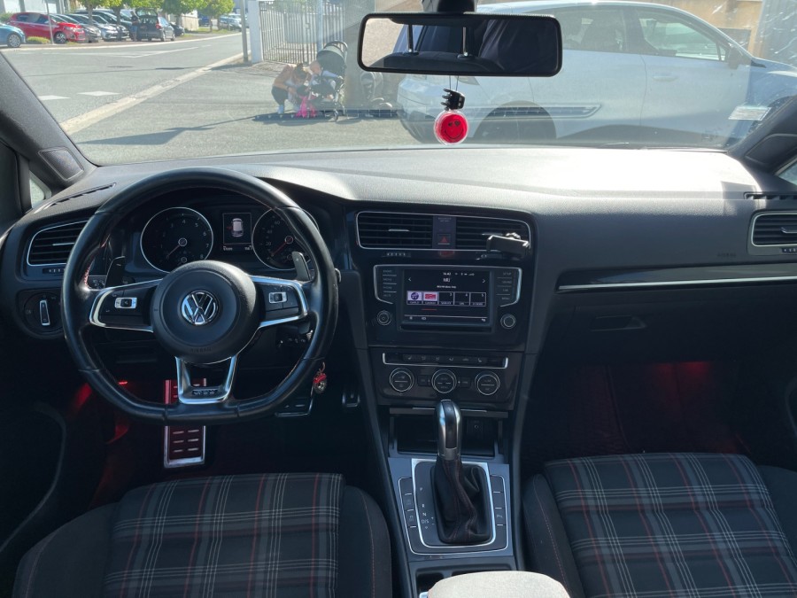 VOLKSWAGEN d'occasion GOLF VII 2 TSI 220 GTI DSG6 AUTO de 2016 Royan