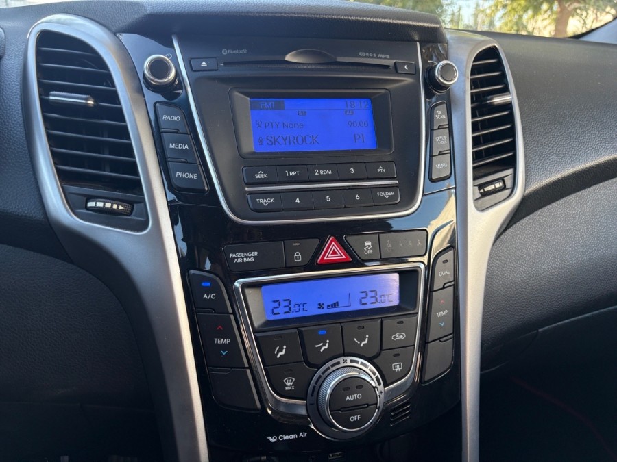 HYUNDAI d'occasion I30 1.6 CRDI 110 EA SPORTS de 2015 Salon de