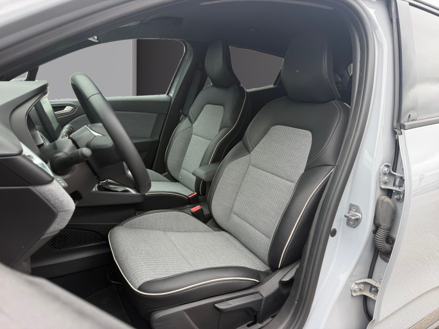 RENAULT d'occasion CLIO V 1.6 E TECH 145 de 2024 Vannes (56)﻿