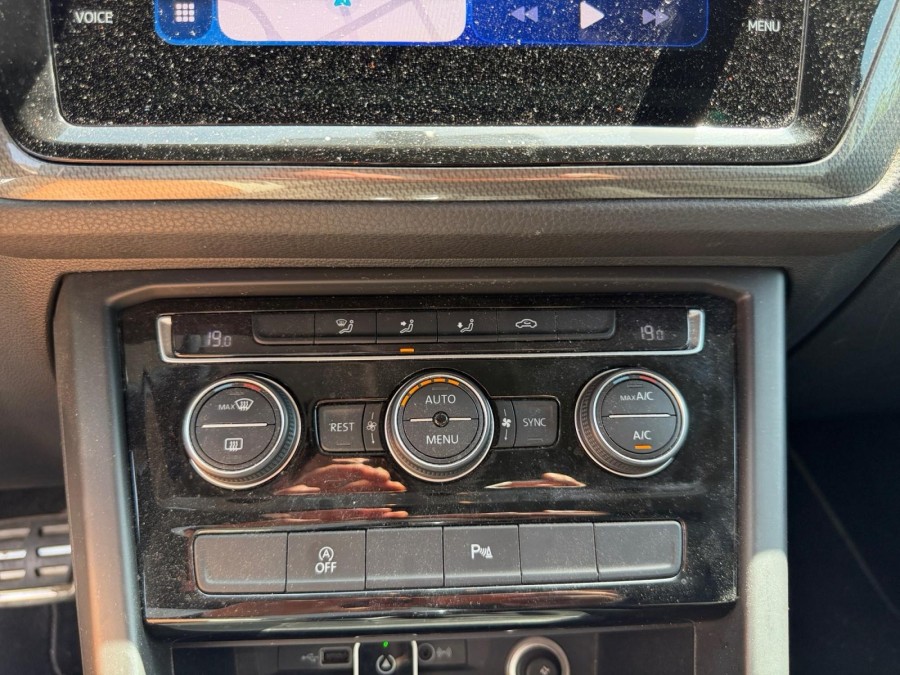 VOLKSWAGEN d'occasion TOURAN 1.6 TDI 115 CONNECT DSG 7P de 2019 Tours