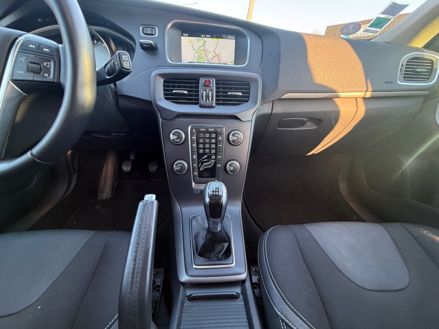 VOLVO d'occasion V40 T2 122 MOMENTUM de 2016 Brive La Gaillarde (19)﻿