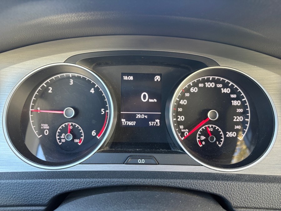 VOLKSWAGEN d'occasion GOLF VII 1.6 TDI 105 CARAT de 2014 Salon de
