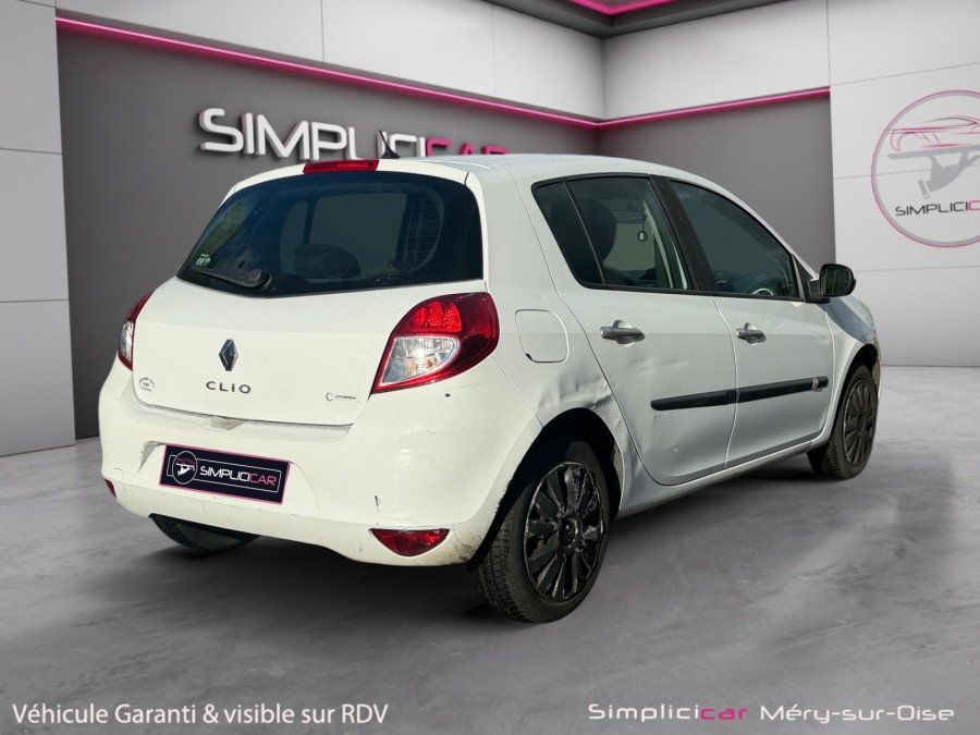 RENAULT d'occasion CLIO 1.2 16v 75ch Authentique 5p de 2009 Méry Sur