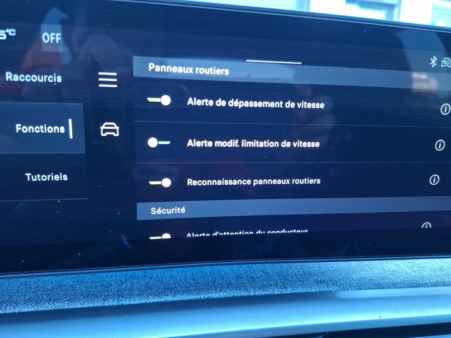 PEUGEOT d'occasion 3008 Hybrid 136 de 2025 Montreuil (93)﻿