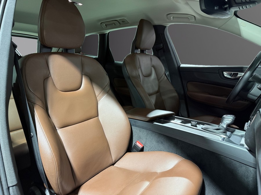 VOLVO d'occasion XC60 2 D4 190 AWD Momentum AUTO de 2017 Meximeux