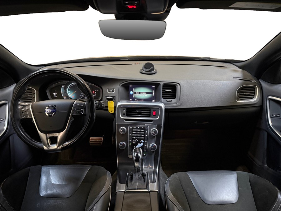 VOLVO d'occasion V60 2 D3 150 R-DESIGN GEARTRONIC AUTO de 2017