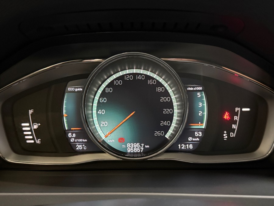 VOLVO d'occasion V60 2 D3 150 R-DESIGN GEARTRONIC AUTO de 2017