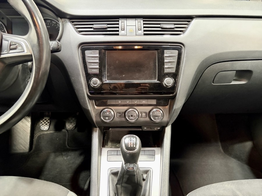 SKODA d'occasion OCTAVIA III COMBI 1.2 TSI 110 ACTIVE de 2016 Lyon